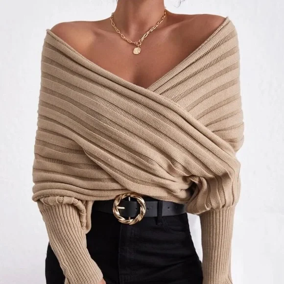 Beautiful woman rip knit wrap sweater - Picture 2 of 6